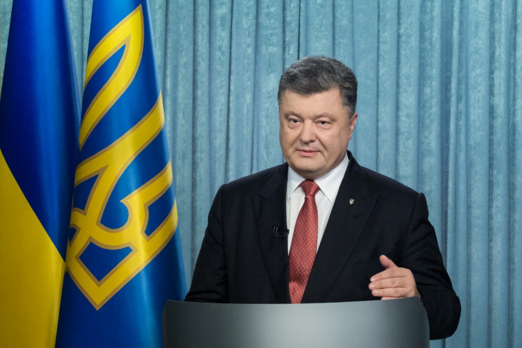 Порошенко в День учителя о главной задаче педагогов страны: На вас возложена большая миссия - воспитать настоящих украинцев!