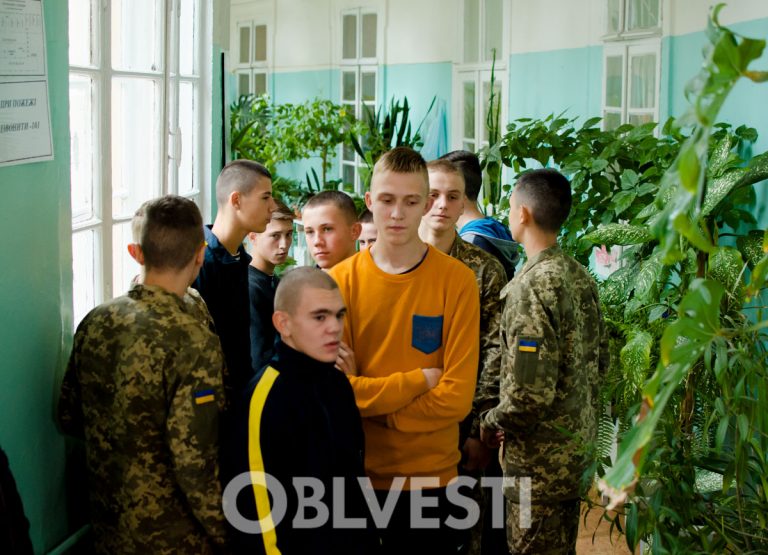 В Одесской области курсанты военно-морского лицея отравились тушенкой: госпитализировано 20 кадетов
