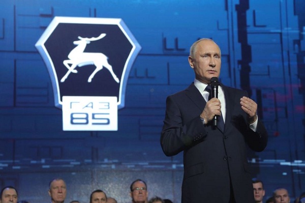 "Это не мне срок. Это вам срок. Обыкновенный диктатор", - пользователи Рунета комментируют выдвижение Путина в президенты