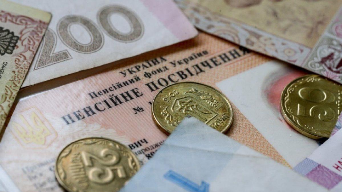 Пенсионерам в Украине начнут выплачивать две пенсии: премьер Шмыгаль о деталях проекта