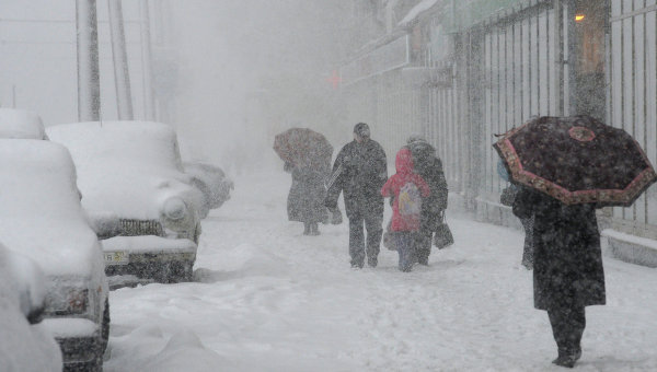 Стихийное бедствие в Москве: мощнейший снегопад парализовал столицу России