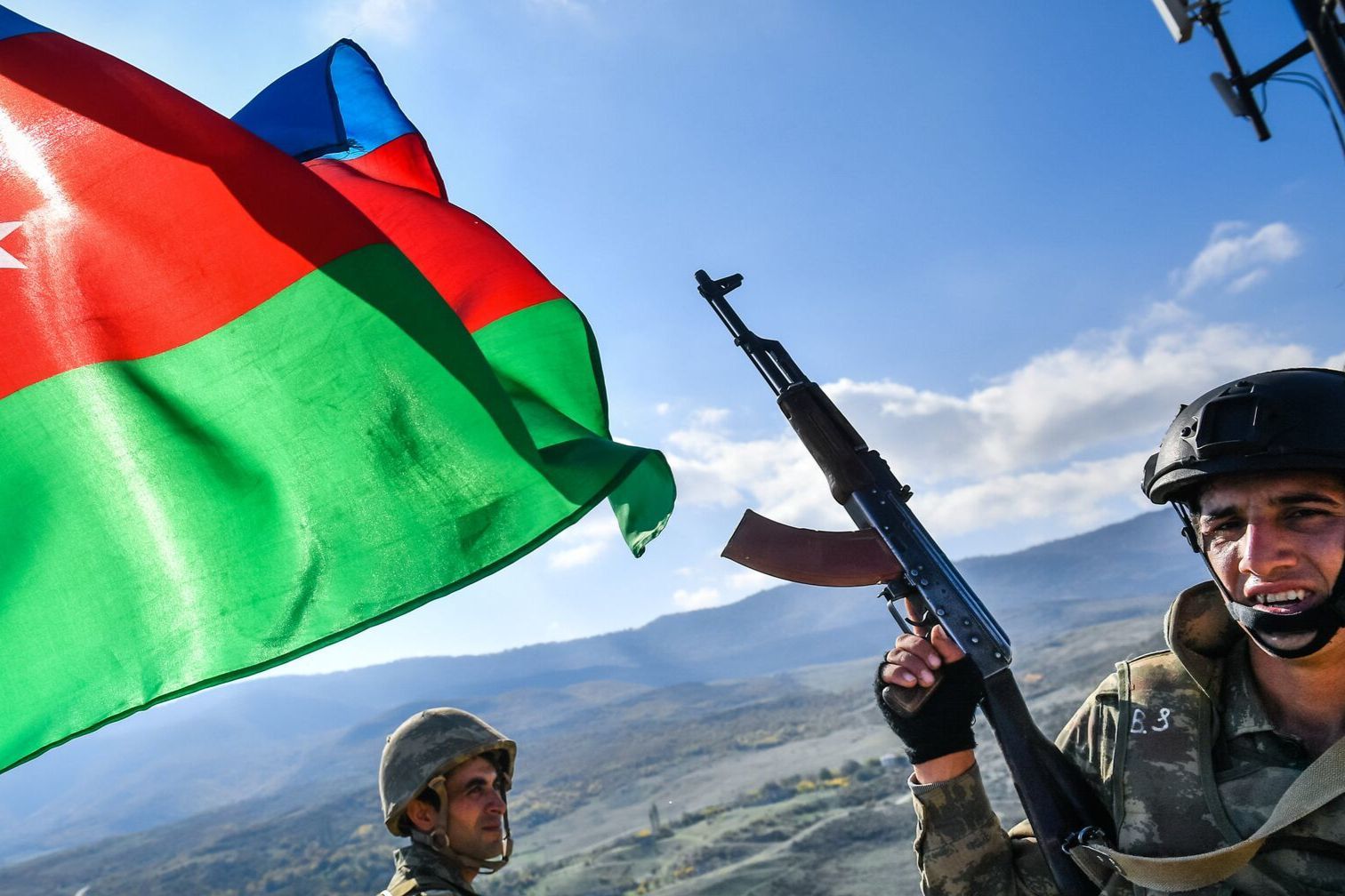 ​"Мы близки", - в Баку заявили о скором взятии под контроль Карабаха, военные цели разбиты