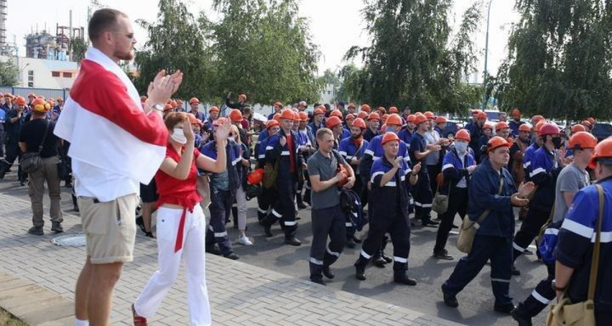В Беларуси бастуют предприятия: рабочие "ГродноАзота" покинули территорию завода 