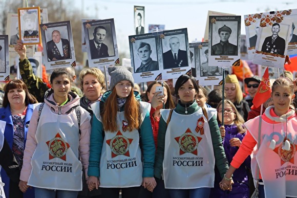 В Севастополе скандал: накануне шествия "Бессмертного полка" у организаторов акции украли 500 ветеранских портретов 