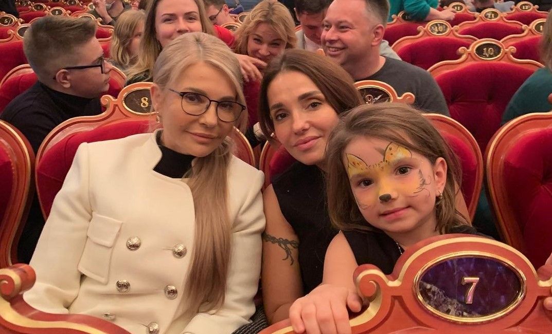 "Симпатяги", - фото Тимошенко с дочкой Евгенией и внучкой Евой восхитило поклонников 