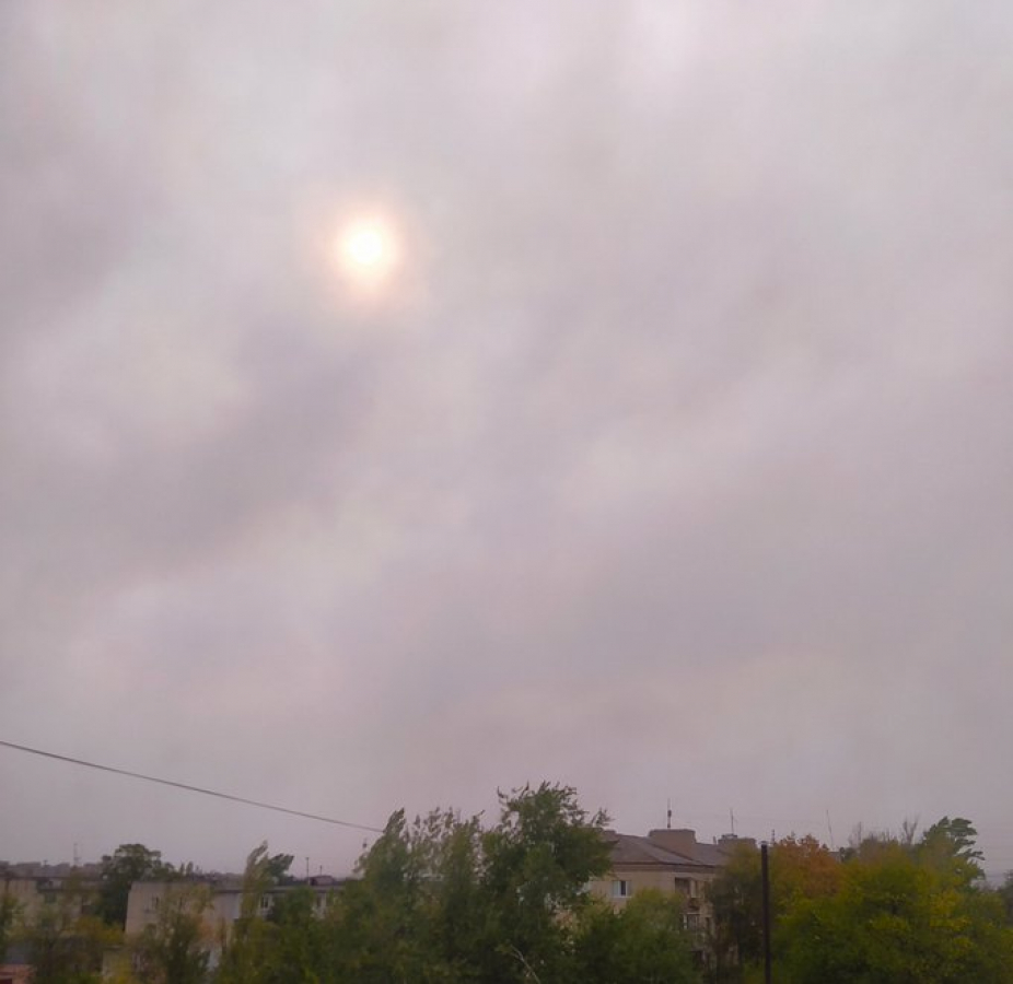 Песчано-пылевая буря на Донбассе: горожан просят не выходить из домов, ситуация ухудшается