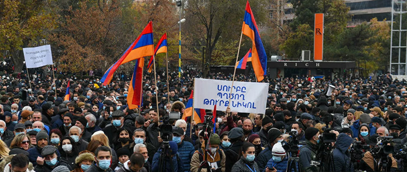 Пророссийские силы в Армении подняли граждан против Пашиняна: Кремль готовит аншлюс страны