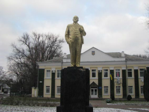 Власти Полтавы хотят снести все памятники Ленину в области