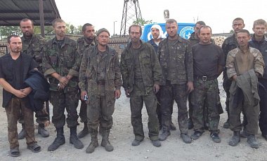 В Днепропетровск вернулись 15 украинских солдат, освобожденных из плена ополченцев