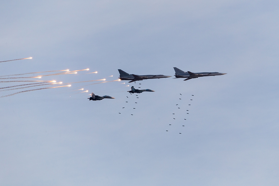 ​Стрелков о бомбежках Сирии: российская авиация не способна уничтожить базы ИГИЛ