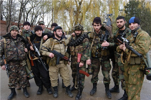 В "ЛНР" воюют чеченцы? Бойцы ВСУ увидели в бинокли, как под Орехово российские террористы-мусульмане молятся по утрам, а также артиллерию из РФ