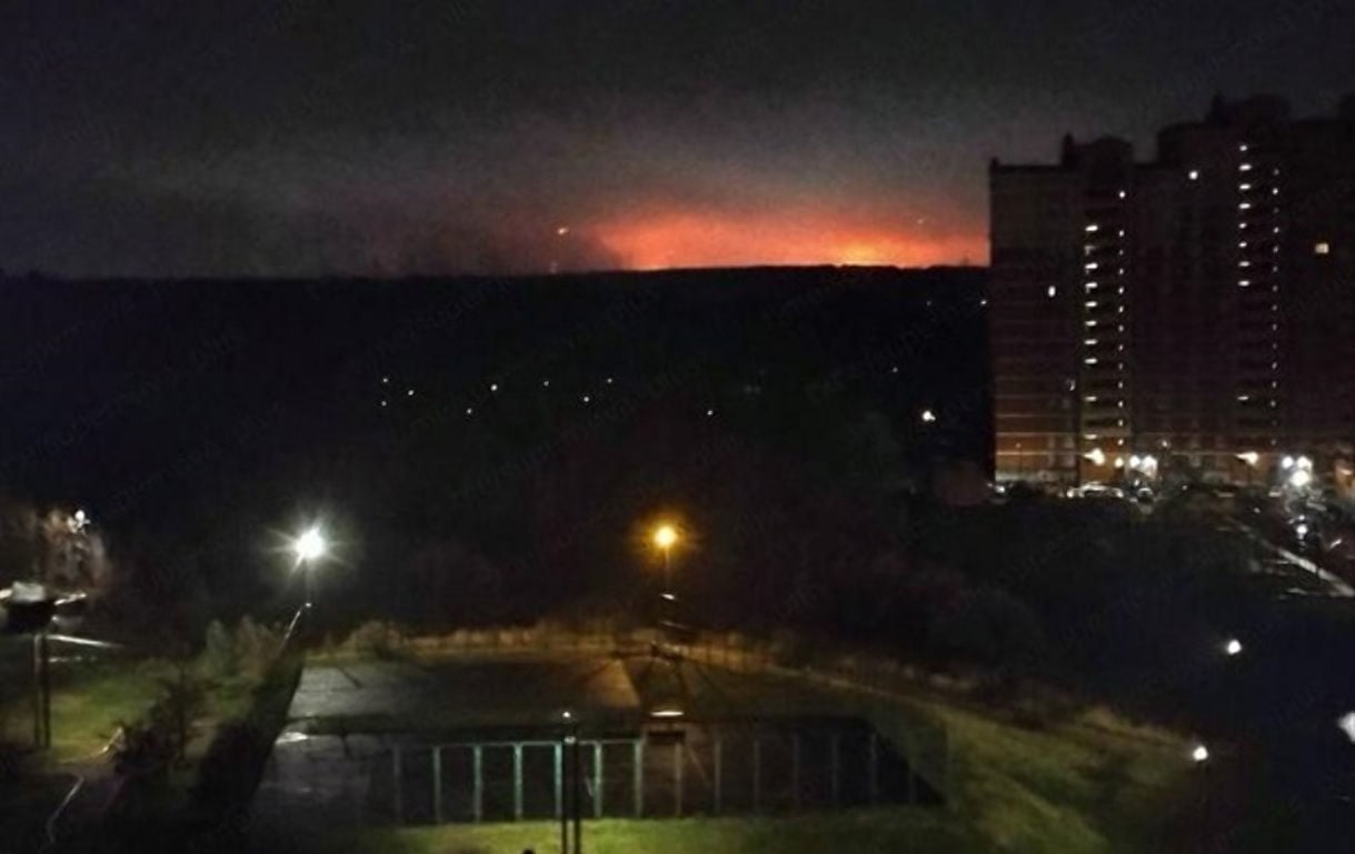 Дроны вновь атаковали Рязанский НПЗ – в Сети показали видео с масштабным пожаром 