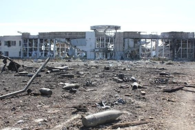 Донецкий аэропорт два года спустя: сплошные руины и зияющие дыры от снарядов 