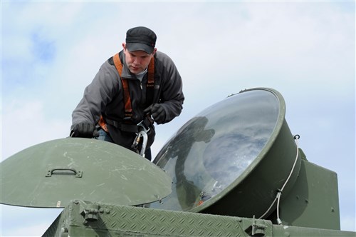 Батальон "Донбасс": в Луганске ополченцы устанавливают на многоэтажках радары, пеленгаторы и камеры