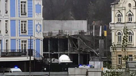 В центре Киева обрушился недострой: есть пострадавшие - кадры