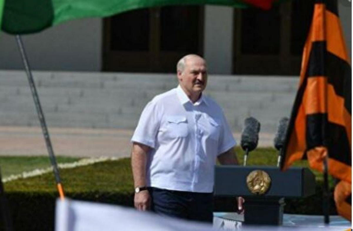 Лукашенко оскорбил белорусов и негативно высказался об Украине: "Будете, как там, всегда стоять на коленях"