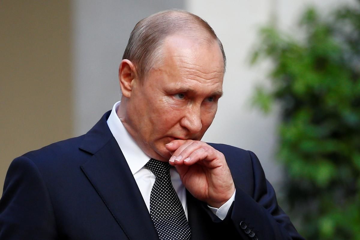 "Уже сложно скрывать", - в Сети обратили внимание на фото необычного поведения Путина