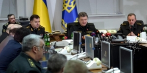 Порошенко проводит заседание "военного кабинета"