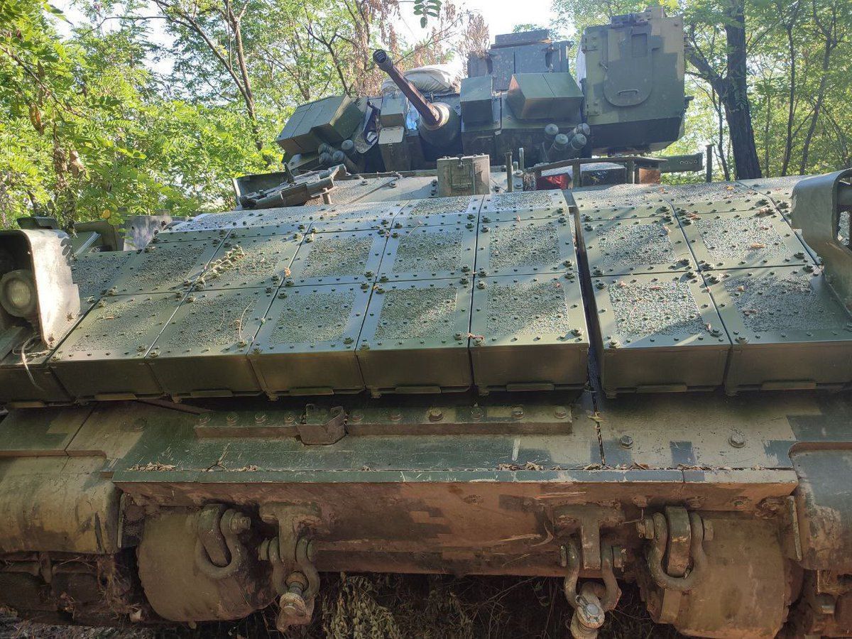 ВСУ начали применять на фронте уникальные БМП М7 Bradley BFIST - появилось фото 