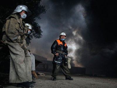 В ГСЧС заявили о продолжающемся пожаре на нефтебазе под Киевом