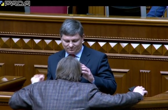 В стенах Рады включили "разговор Тимошенко и Коломойского": нардепы яростно набросились друг на друга - видео