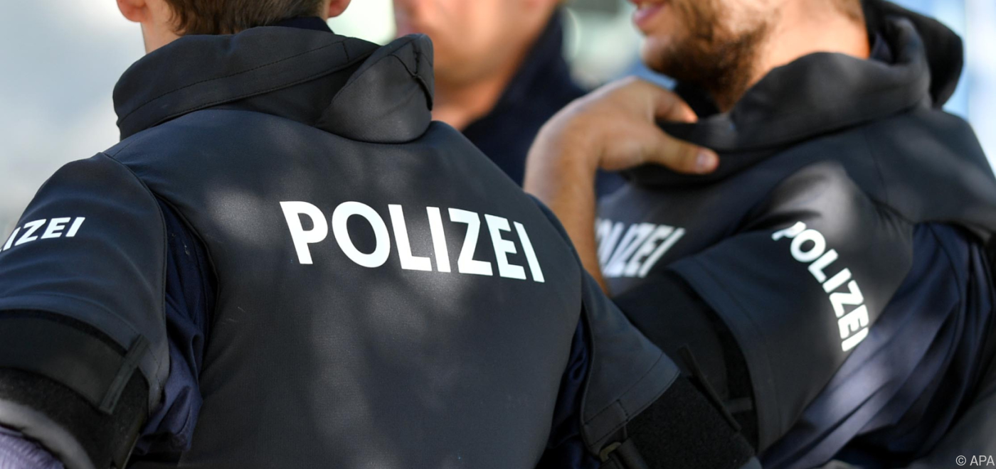 В столице Австрии правоохранители задержали 22 чеченца с оружием: выходцев из России проверят на причастность к террористическим группировкам