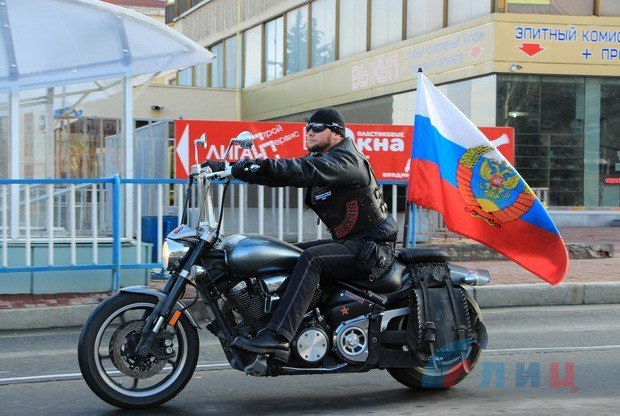 Одиозные путинские байкеры "Ночные шакалы" возглавили "русскую пробежку" в Луганске 