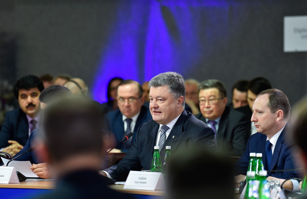 Порошенко высказал все, что думает о блокаде: "Это спецоперация, направленная на сдачу украинского Донбасса в РФ"