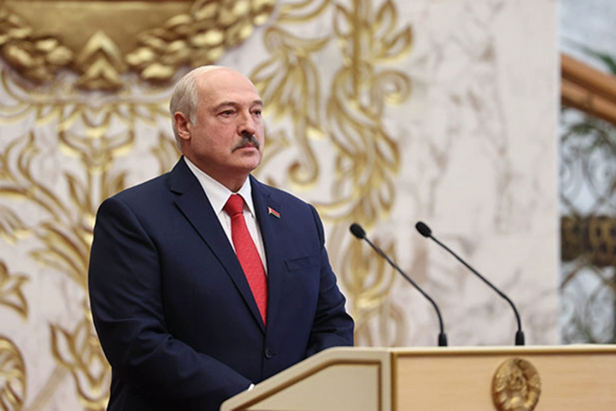​Лукашенко с сыном попали под санкции Канады и Британии - глава Беларуси официально персона нон-грата