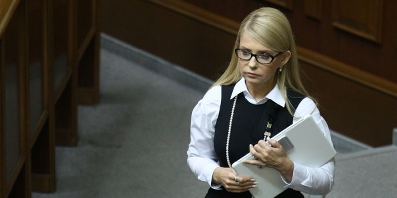 ​Тимошенко удивила новым имиджем в день “исторического” отчета Яценюка