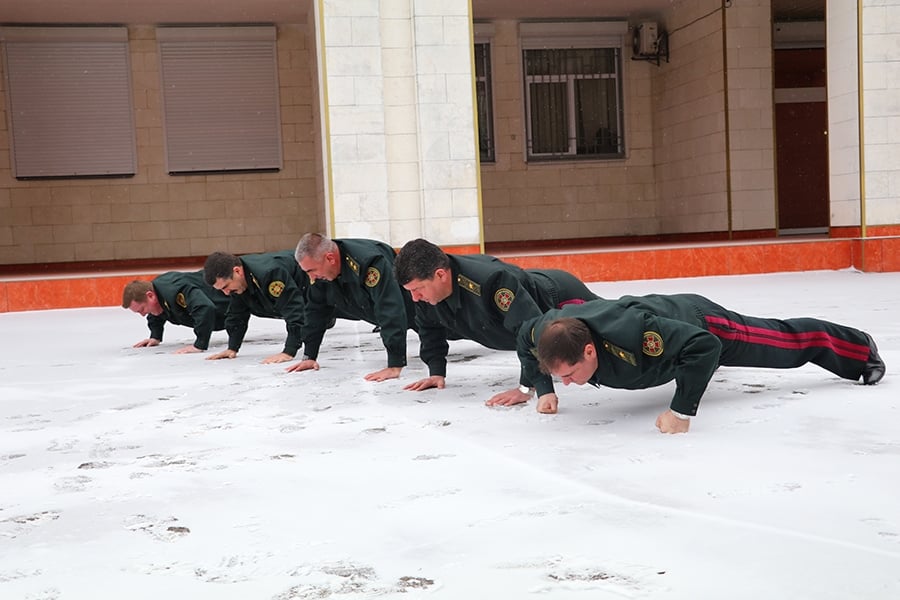 Генералы Нацгвардии показали свою физическую форму, приняв участие во всемирном флешмобе в поддержку ветеранов военных конфликтов