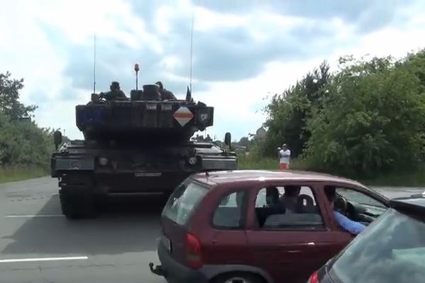 Десятки немецких танков “Леопард” пересекли границу Украины и движутся в восточном направлении