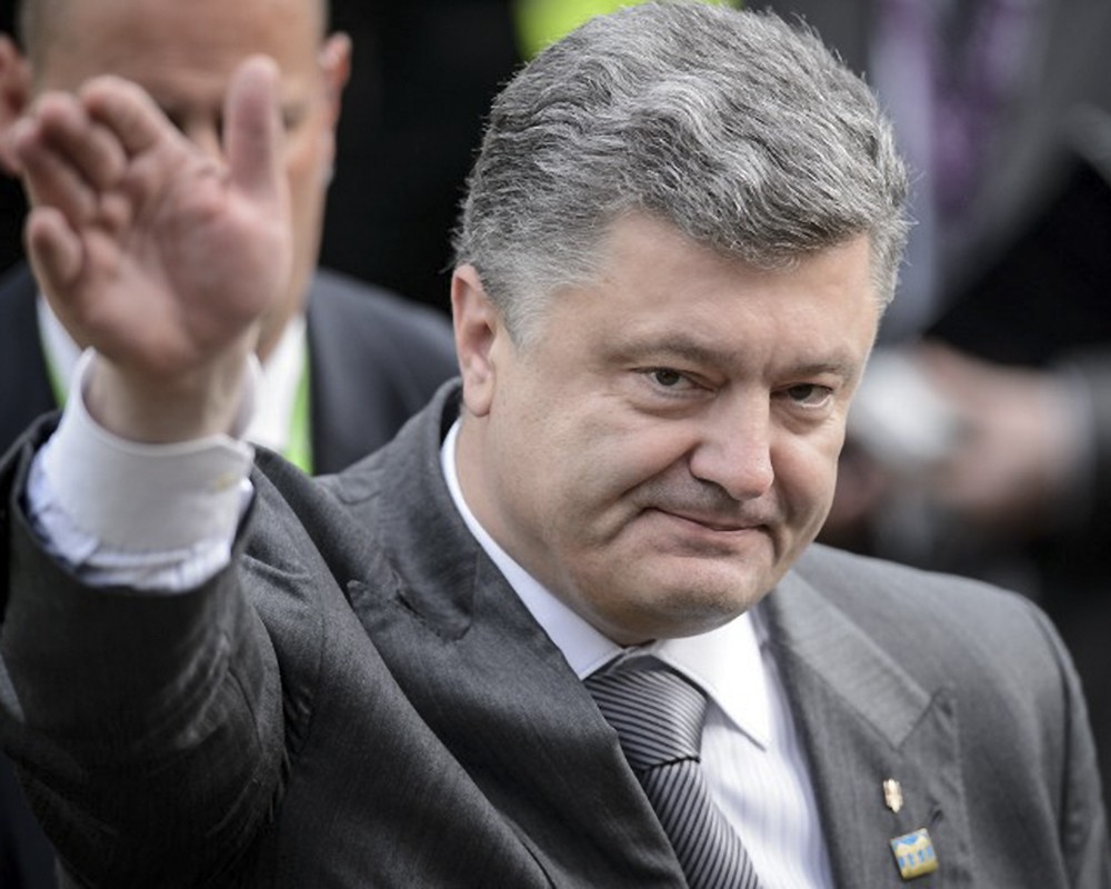 Неожиданное признание Порошенко: Боевики начали отводить танки под Новоазовском