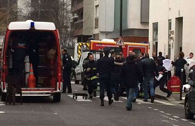 СМИ: террористы устроили перестрелку с полицией Франции и взяли заложников