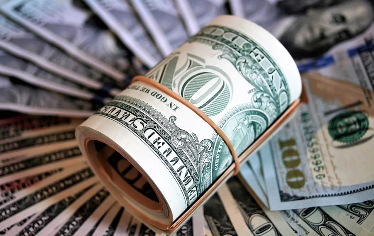 Гривна упала к новому историческому минимуму: доллар дорожает шестой день подряд