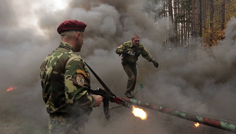 Лукашенко готовится сражаться в "гибридной войне" по украинскому сценарию?