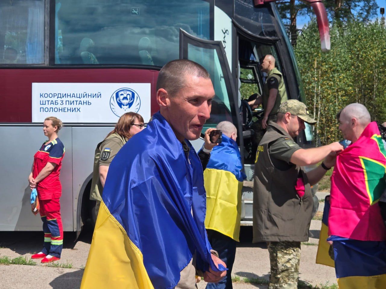 В Україну повернулися ще 103 захисники з російського полону