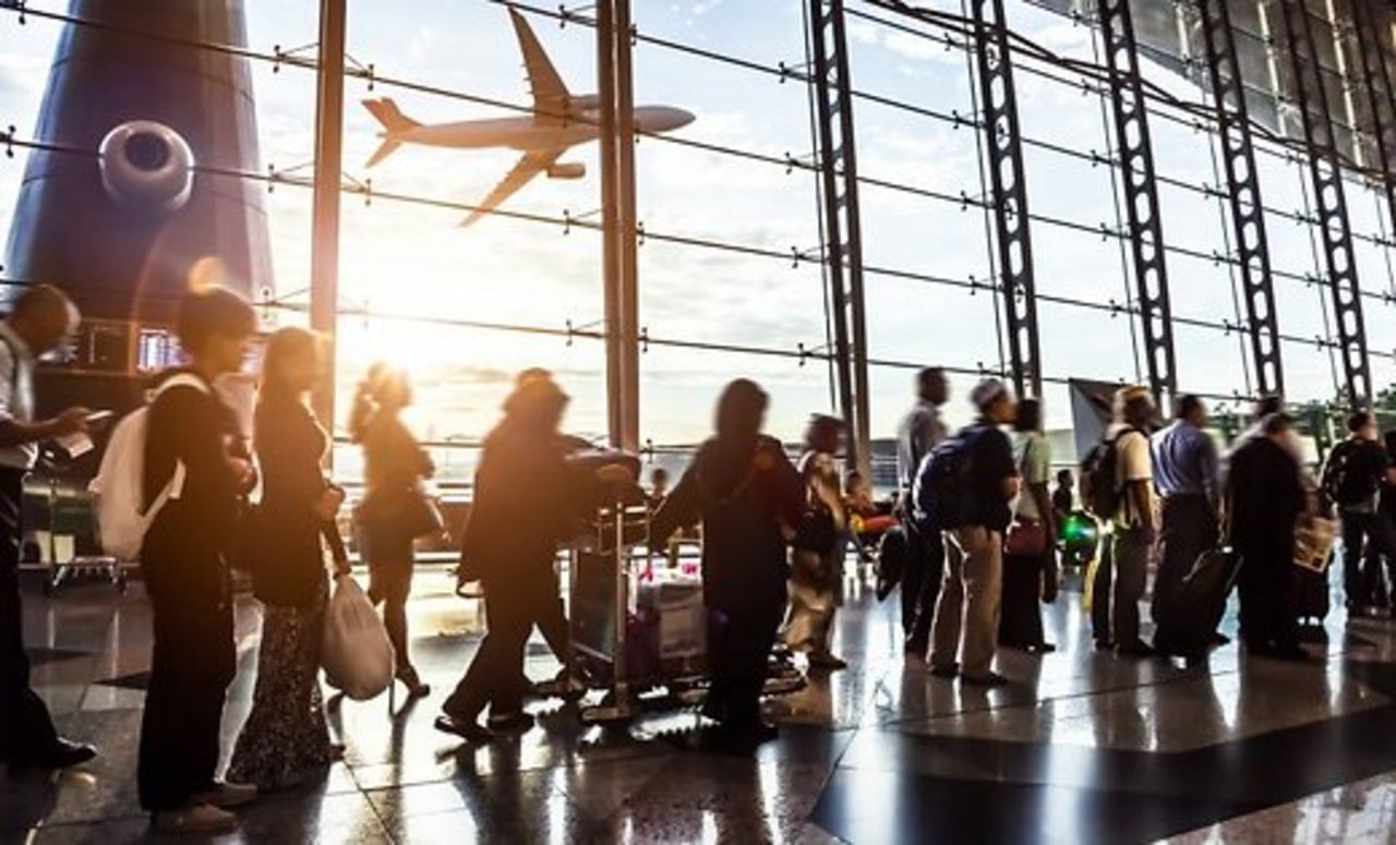 Россияне устроили бунт в аэропорту Улан-Удэ: пассажиры отказались лететь на старом Ан-24 после замены борта