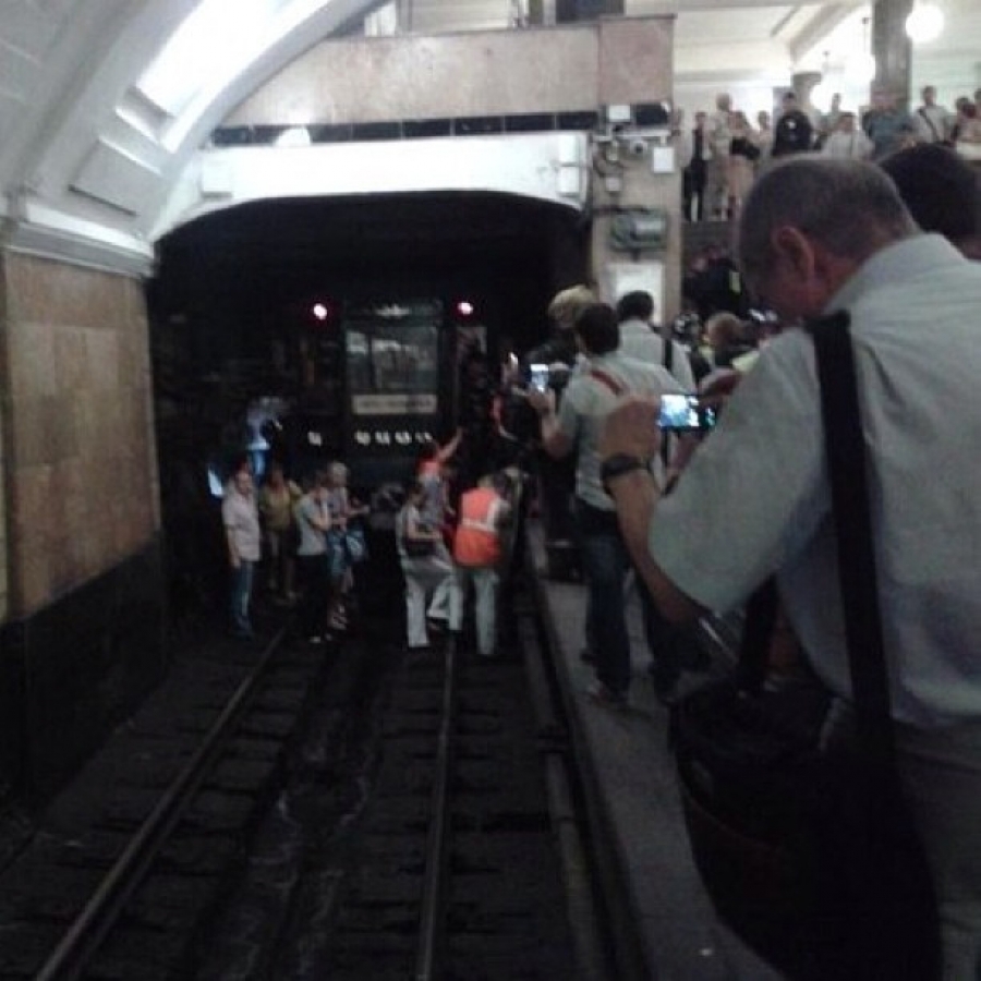 Видео с места аварии в московском метро 15.07.2014