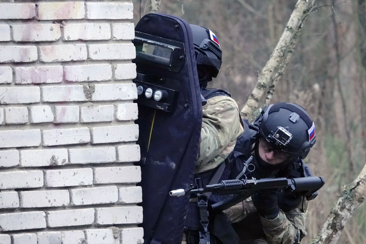 Выходцы из Чечни устроили массовые "разборки" со стрельбой в Крыму - "стрелку" утихомирил только спецназ