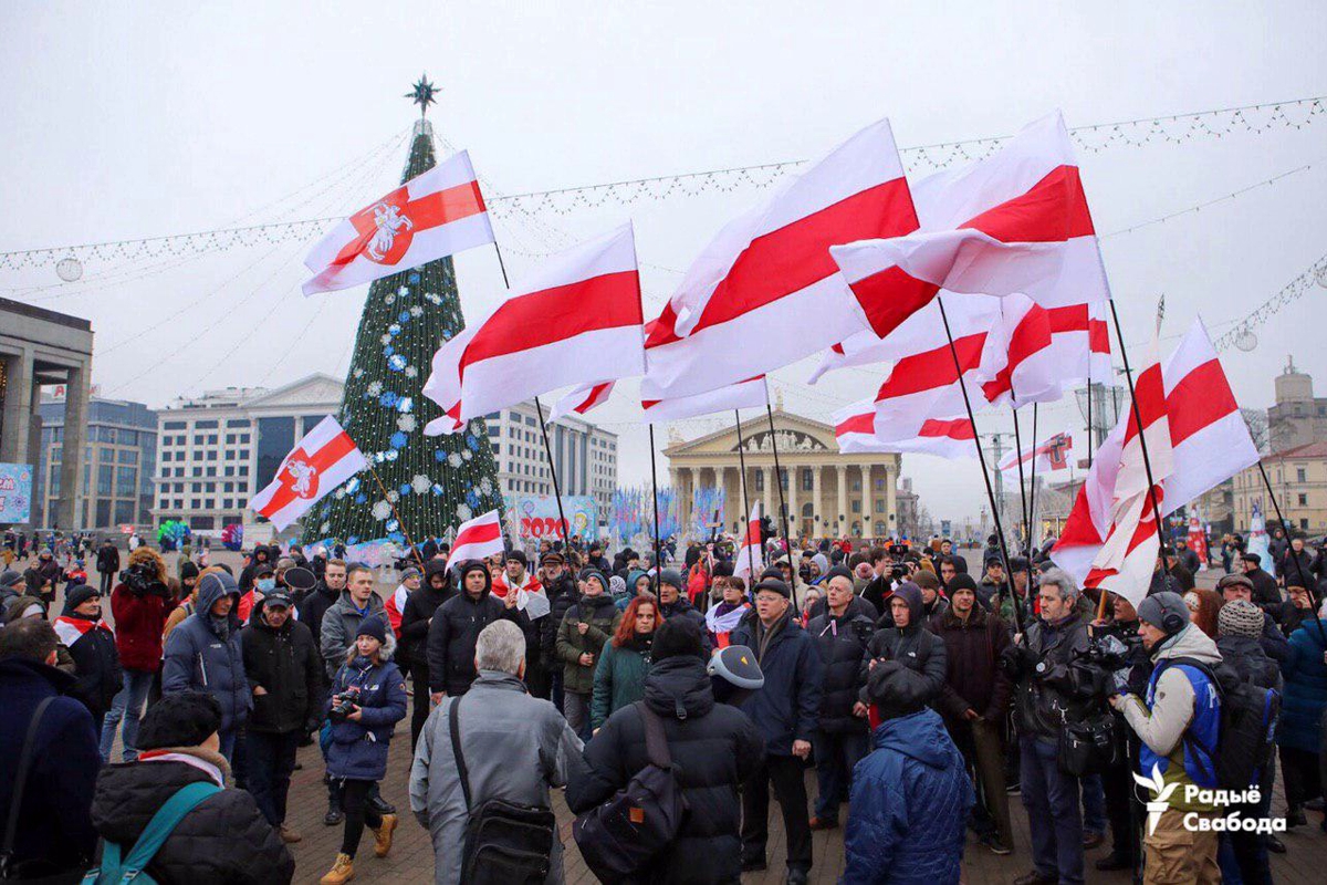 "Жыве Беларусь!" - второй день протестов в Минске из-за "Союзного государства": онлайн-трансляция