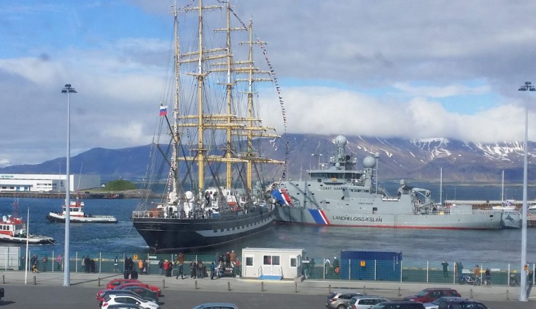 Морской бой: Российский парусник «Крузенштерн» пошел на таран исландских кораблей 