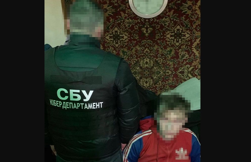 Хитрі тато та синок, які наводили ракети РФ, хотіли видалити листування з ФСБ: що знайшли у них у телефонах