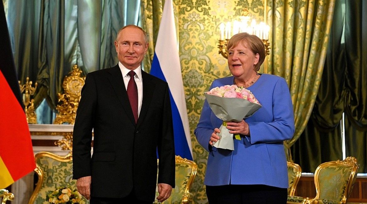 Путин дал Меркель обещания по контракту с Украиной на транзит газа 