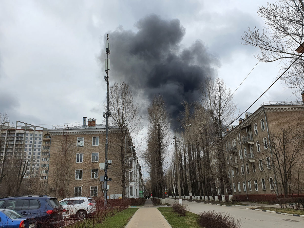Крупный пожар в РФ: очередное возгорание наблюдают в Королеве