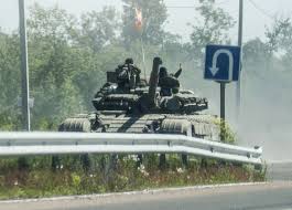​К Донецку приближается внушительная колонна бронетехники из России