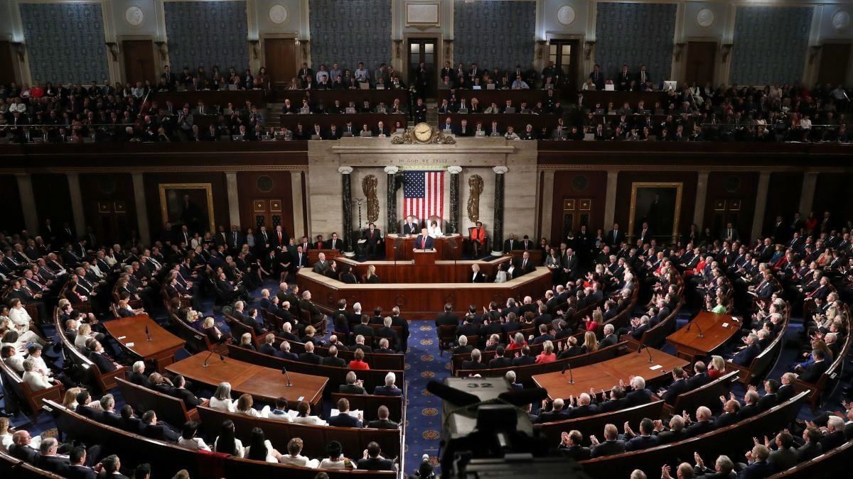 Законодавці США можуть підштовхнути Трампа до важливого рішення щодо України та Росії – Bloomberg