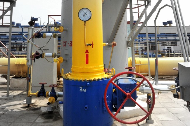 Порошенко: Украина будет решать газовую проблему за счет реверса и газовых хранилищ
