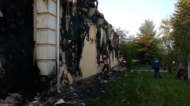 Тела 16 погибших извлечены из-под завалов сгоревшего пансионата для престарелых на Киевщине. Еще один человек не найден