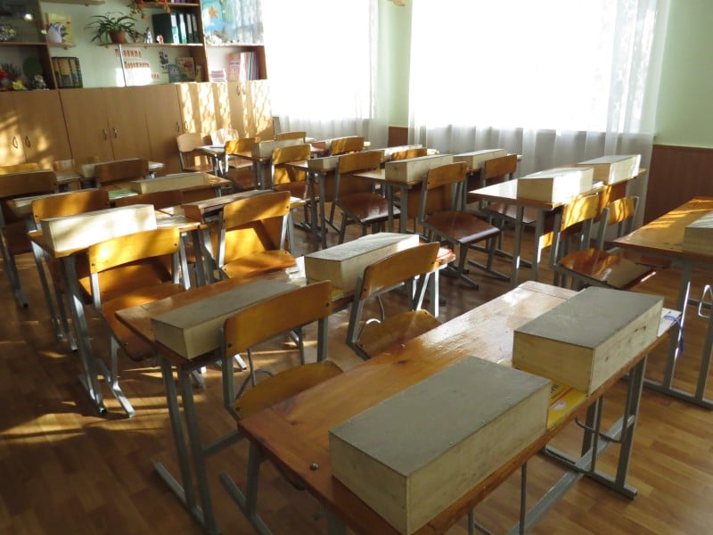 ЧП в гимназии Киева: старшеклассников забрали в больницу после отравления неизвестным веществом